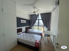 Middle Room at LakeFront Residence, Cyberjaya