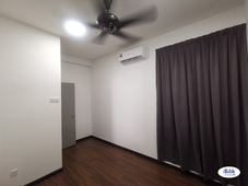 Middle Room at Silk Sky Service Apartment, Seri Kembangan