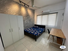 Middle Room at Suriamas Condominium Bandar Sunway[Near The One Academy,Sunway Pyramid,Sun U,Sunway Medical]