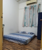 Middle Room at Taman Puchong Indah, Puchong (female or couple only)