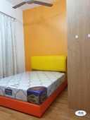 Middle Room C/W Bed, For Rent at Amaya Maluri (Near Maluri MRT/LRT) (Walking Distance to Sunway Velocity & AEON Maluri)