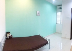?Middle Room For Rent at Kota Kemuning, Shah Alam with High Speed WI-FI ?