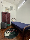 Middle Room for Rent at SS2 PJ. Near LRT Taman Bahagia //Sea Park // Taman Paramount