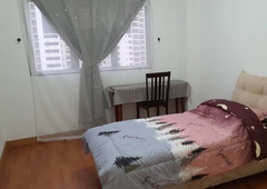 Middle Room with Fully Furnished Included utility and WiFi (Only 5min Walking Distance to Ampang Point Shopping Mall)