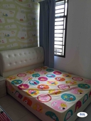 Middle Room with private bathroom at Bukit Indah, Johor Bahru