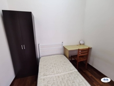 Middle Room with PRIVATE Bathroom at Setia Alam, Shah Alam