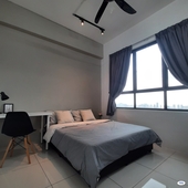 Middle Room with Queensize bed ** City View**