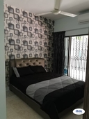 Newly Renovated, Clean Master Room at Taman Desa + Attached Bathroom (incl cleaning & wifi)