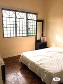 Queen Bedroom Nuri Court Apartment Fully Furnished