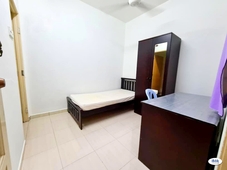 Semenyih TTS 5 : Middle Room + Private Bathroom (Free WiFi & Cleaning Service)