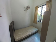 Single Room(All Ladies+Own Bathroom+Utility+WIFI+24 Hrs Security) 7 Mins To Kota Kemuning at Alam Impian, Shah Alam