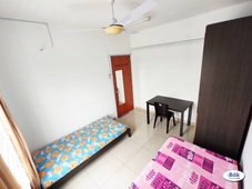 (WITH AIR COND) SHARED MIDDLE ROOM CASA RESIDENSI, KOTA DAMANSARA FREE WIFI, WEEKLY CLEANING, 5 MINS WALK MRT STATION