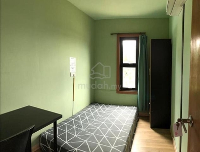 Aircond Room for female only Near boulevard