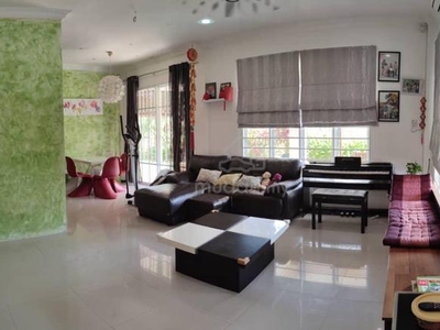 Corner Double Storey FOR RENT Located at Taman Riveria