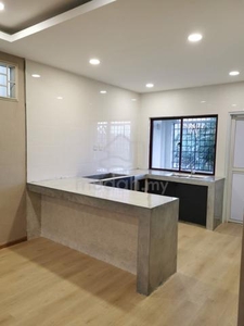 Fully Renovated, Move in Condition, cozy modern design, freehold