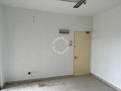[Ground Floor] Akasia Kasuarina apartment BANDAR BOTANIC GF 750sqft