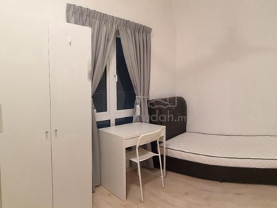 [Male Only] Single Room The Holmes (Near to HUKM)