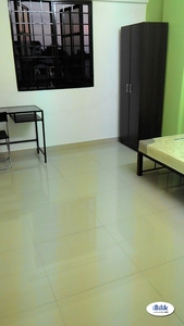Middle Room walking distance to UTAR