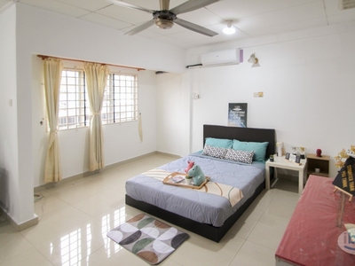 [NEAR SUNWAY & TAYLOR ] FULLY FURNISHED MEDIUM ROOM IN PJS 7 LANDED HOUSE (READY TO MOVE IN)!!!