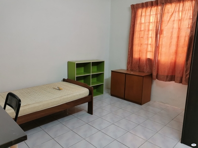 USJ Goodyear Court 3 (next to Taipan LRT station) ? fully furnished master room