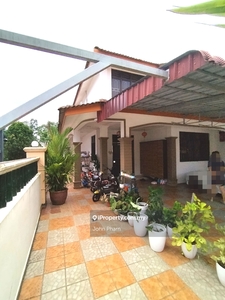 End lot house for sale at Taman Perling