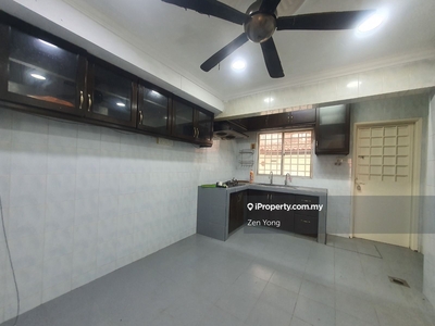 Kitchen Fully Extended / Taman Bukit Intan Sri Petaling / Freehold
