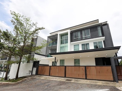 Partly Furnished Weekend House Modern Design Style Bungalow Taman Desa Ros Kajang For Sale