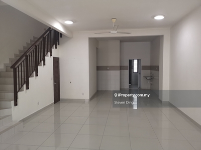 Setia Indah 12 basic terrace house with 1 Aircon for rent