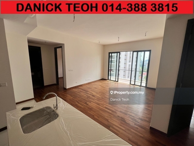 Tamarind 1047sf Condominium Located in Tanjong Tokong, Straits Quay