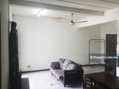 Walking distance to Convenience Shop & LRT station