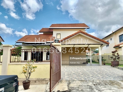 1.5 Storey Bungalow in Forest Heights for Sell