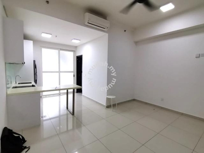 【Centrus Cyberjaya】1 Bedroom Separated For Rent , Partly Furnished .
