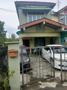 END LOT DOUBLE STOREY HOUSE FOR SALE