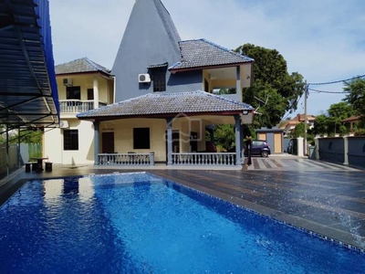 [Fully Furnished] Double Storey Bungalow with Swimming Pool at Batu 4