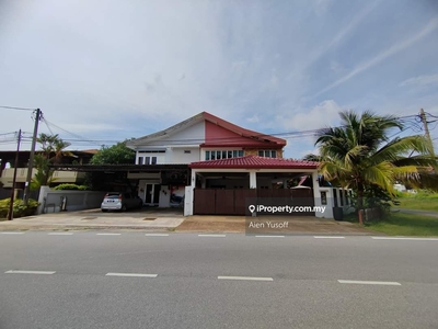 Fullyfurnished Double Storey Luxury Villa Batu Buruk next to Pantai