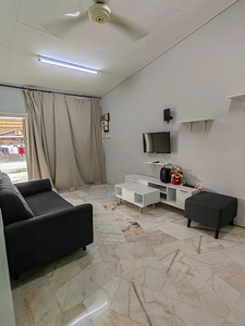 Gunung Rapat Pekan Razaki Single Storey House Fully Furnitured For Rent