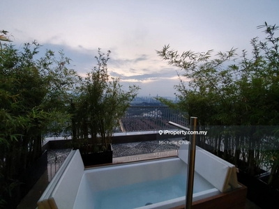Luxurious Mont kiara penthouse with outdoor Jaguzzi and Private pool