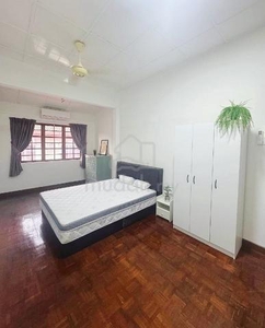 Middle Room, Corner-lot house,Taman Megah Kelana Jaya PJ [Near MRT]