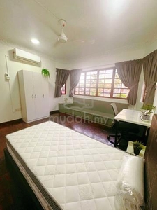 Middle Room, Taman Megah, Kelana Jaya PJ Corner-lot house [Near LRT]