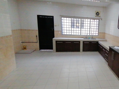 OUG Renovated 2 Storey Terrace For Rent