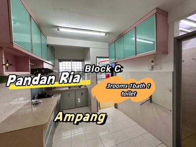 Pandan Ria BLOCK C Near LRT Cahaya, Corner Unit Semi Furnished, Ampang