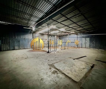 Semi detached light industrial warehouse/factory for rent