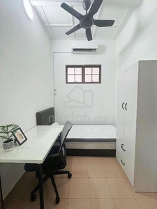 Small Room,Corner-lot house Taman Megah, Kelana Jaya PJ [Near LRT]