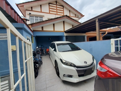 Townhouse Putra Villa Bandar Seri Putra Bangi Guarded Area Private Parking Refurbish
