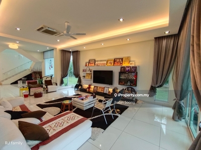 Unique Freehold Bungalow in Saujana Heights