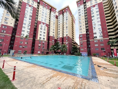 Apartment Mentari Court, Petaling Jaya, Selangor. END LOT, LEVEL 3