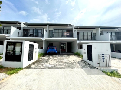 FOR SALE : Lambaian Residence Townhouse Upper Level FREEHOLD STRATA READY 1281 sqft