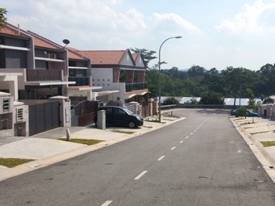 Freehold Double Storey Terrace House Aman Putri Seksyen U17 Shah Alam Sungai Buloh For Sale