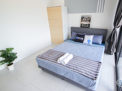 Fully Furnished Balcony Medium bedroom at Astetica Residences @ Seri kembangan