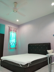 Master room with personal bathroom at Taman Klang Utama nr Bandar bukit raja Kapar Jalan meru